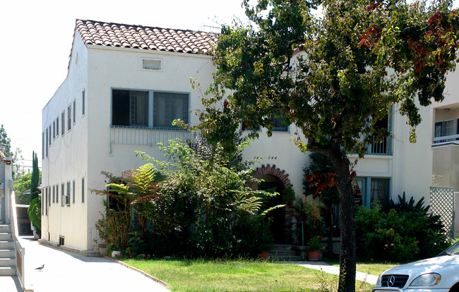342-344 W Wilson Ave in Glendale, CA - Foto de edificio - Building Photo