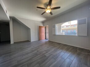 7701 W Robindale Rd, Unit 7701 West Robindale Road Unit#127 in Las Vegas, NV - Building Photo - Building Photo