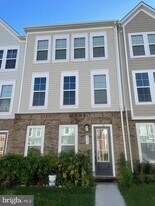 6707 Upland Mnr Dr in Gainesville, VA - Building Photo