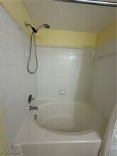 23680 Walden Center Dr in Bonita Springs, FL - Foto de edificio - Building Photo