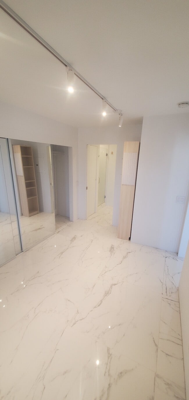 705 E Balboa Blvd in Newport Beach, CA - Building Photo - Building Photo