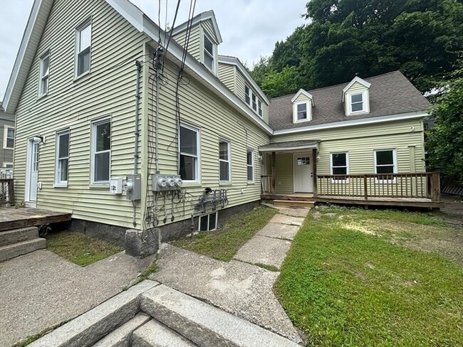 22 Pleasant St in Fitchburg, MA - Foto de edificio - Building Photo