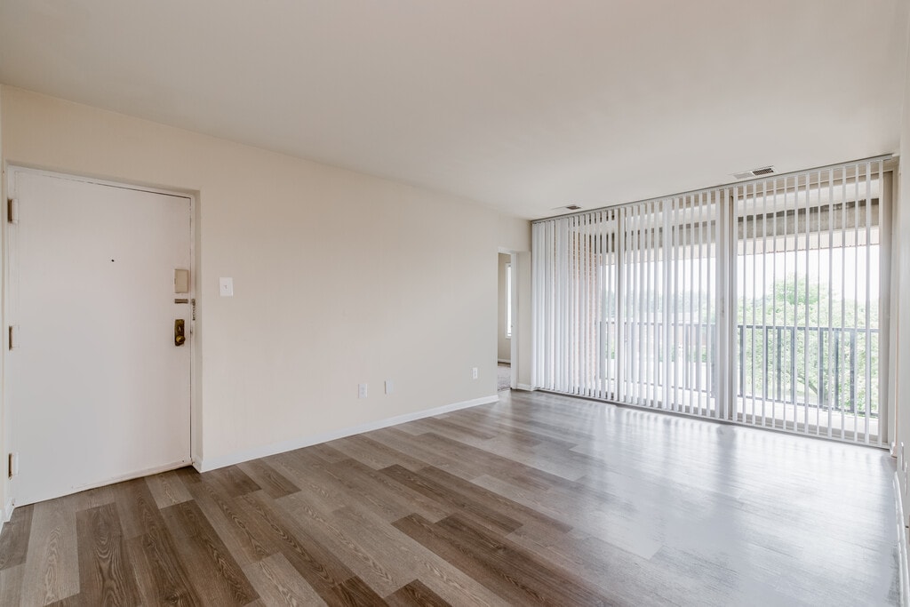 Potomac Garden Apartments in Sterling, VA