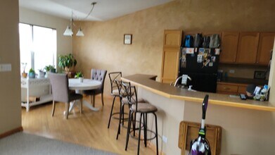 425 Dunridge Ct in East Dundee, IL - Building Photo - Building Photo
