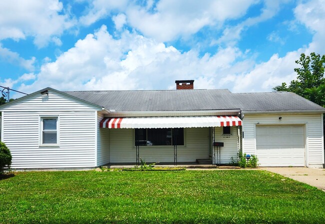 property at 806 Hocking Rd