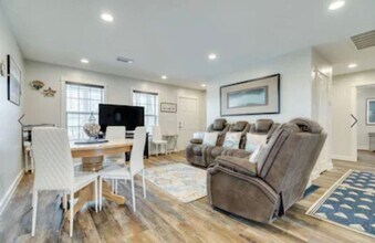 1326 53rd St in Galveston, TX - Foto de edificio - Building Photo