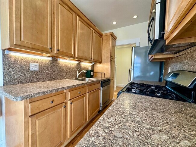 1 Crawford St, Unit 8 in Cambridge, MA - Foto de edificio - Building Photo