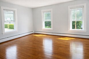 85 Pearl St in Claremont, NH - Building Photo