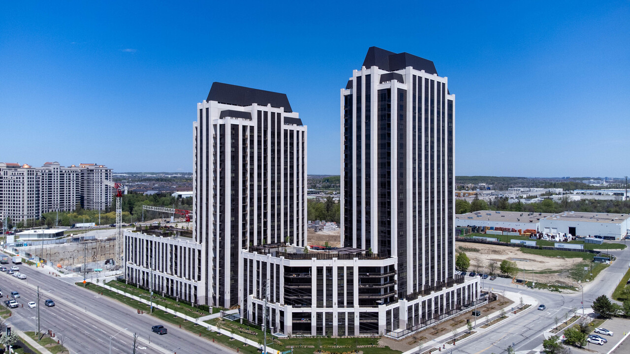 Park Avenue Place in Vaughan, ON - Building Photo