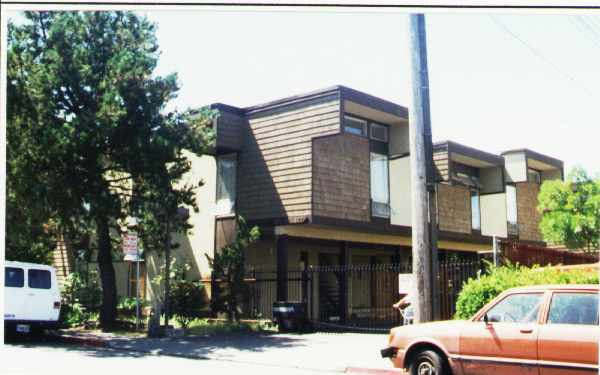 Marina Village Apartments in San Rafael, CA - Building Photo