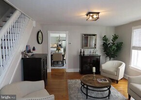 143 N State St in Newtown, PA - Building Photo