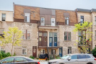 3040 Saint-Antoine Rue O in Montréal, QC - Building Photo