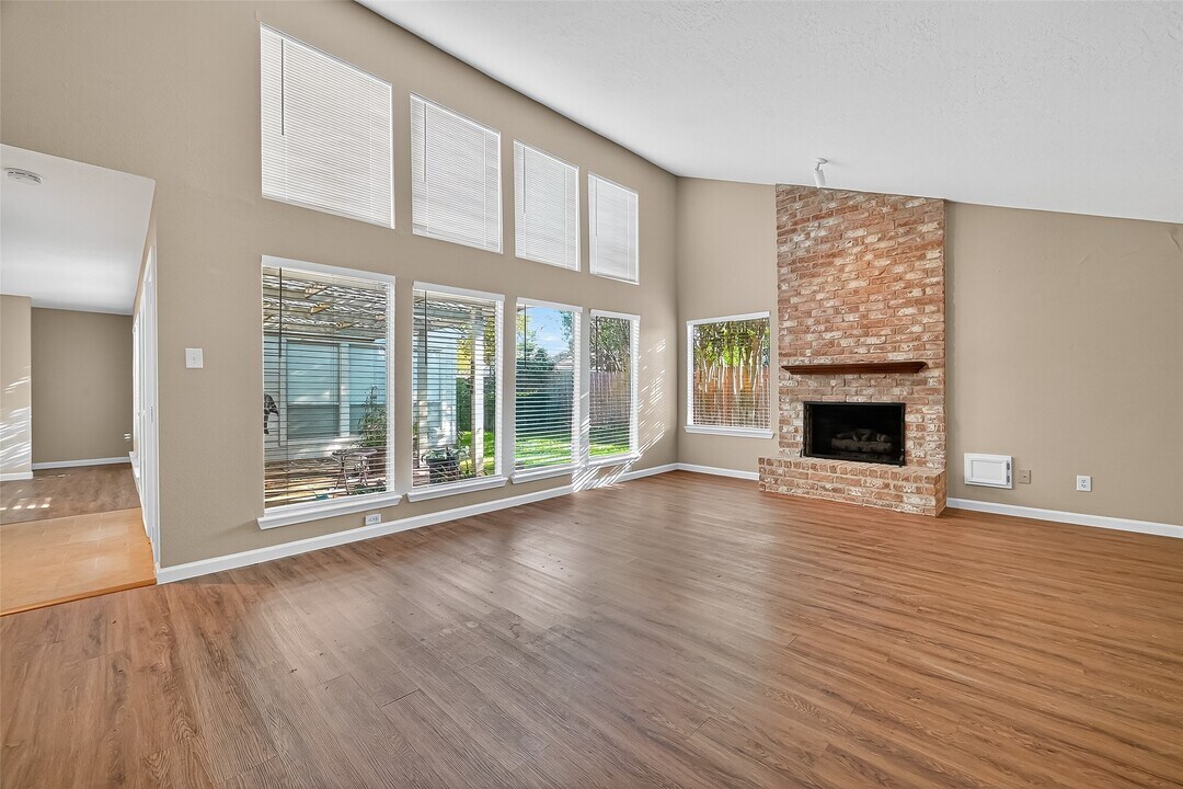 1414 S Kirkwood Rd in Houston, TX - Foto de edificio