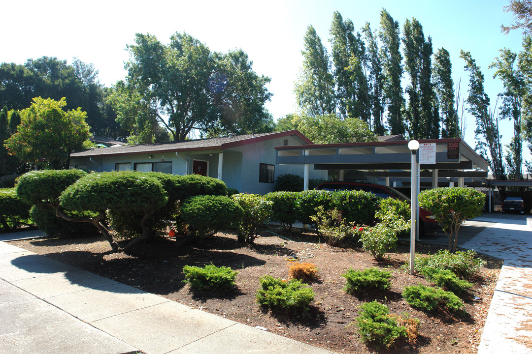 Camellia apartments in Vallejo, CA - Building Photo