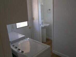 130 Chisholm Trail in Thousand Oaks, CA - Building Photo - Building Photo