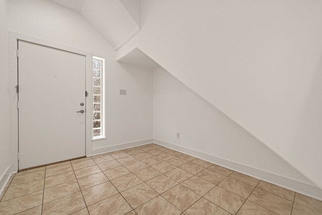 property at 724 Ruthven St