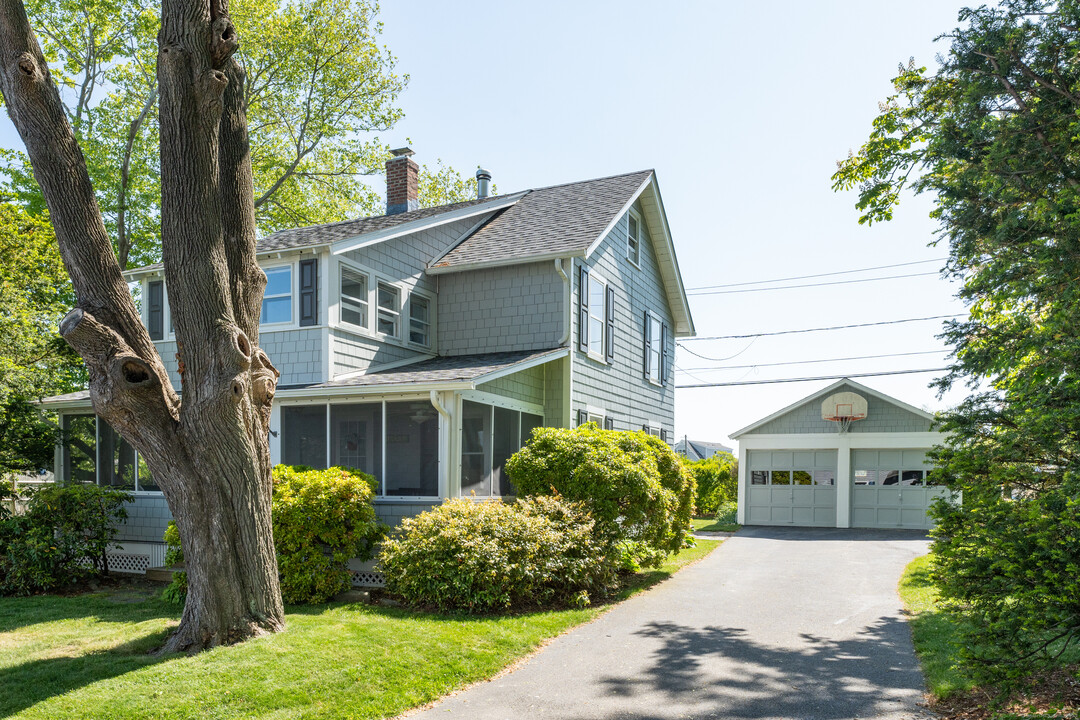 122 Taylor Ave in Madison, CT - Building Photo