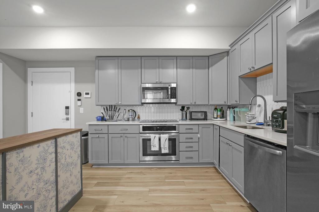 2621 W Jefferson St in Philadelphia, PA - Building Photo