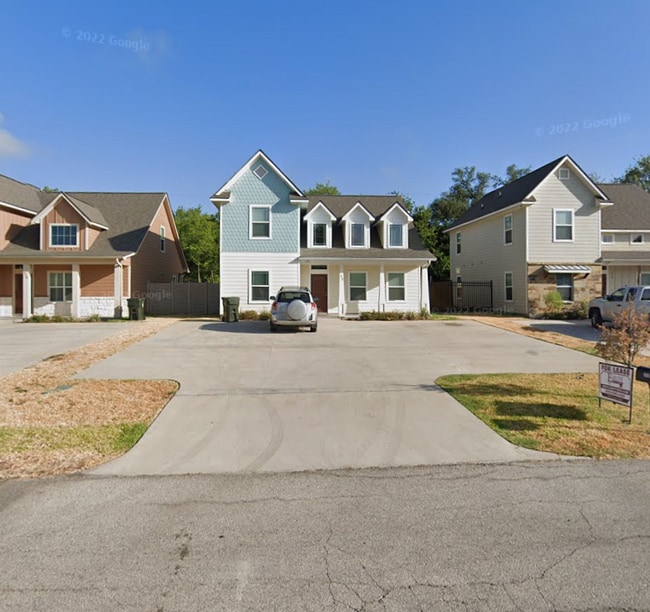 property at 112 Waverly Dr