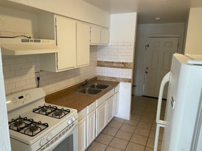 32350 Rancho Vista Dr in Cathedral City, CA - Building Photo - Building Photo