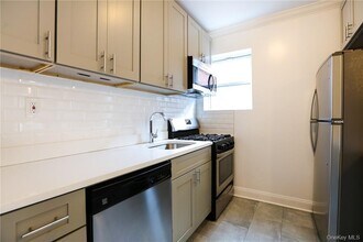 196 Martine Ave in White Plains, NY - Building Photo - Building Photo