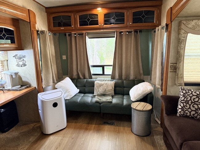 7560 Chelsea Rd in Columbiana, AL - Foto de edificio - Building Photo