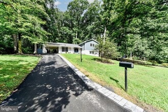 5012 Dodson Dr in Annandale, VA - Building Photo - Building Photo