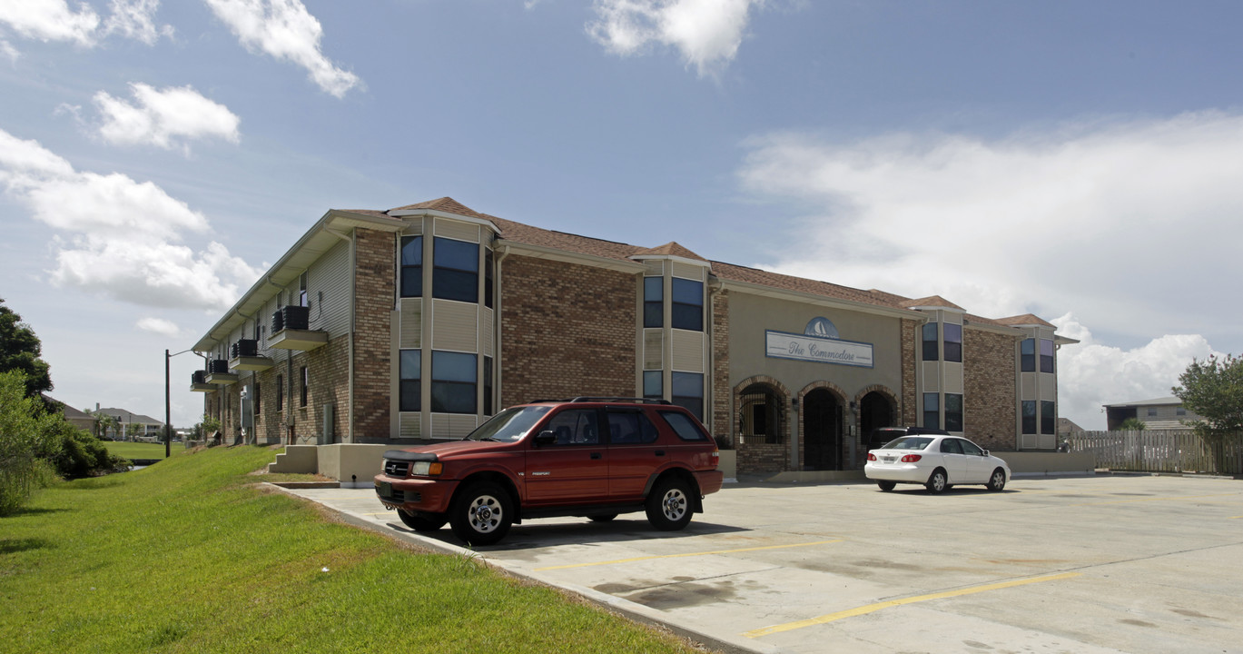 The Commadore in Slidell, LA - Building Photo