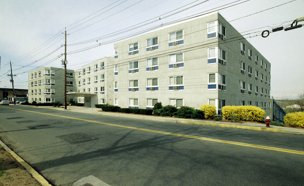 Marlborough House in Palisades Park, NJ - Building Photo