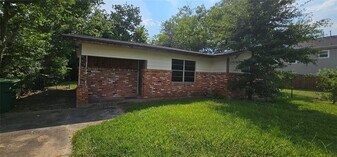 3610 Dennis St in Houston, TX - Building Photo