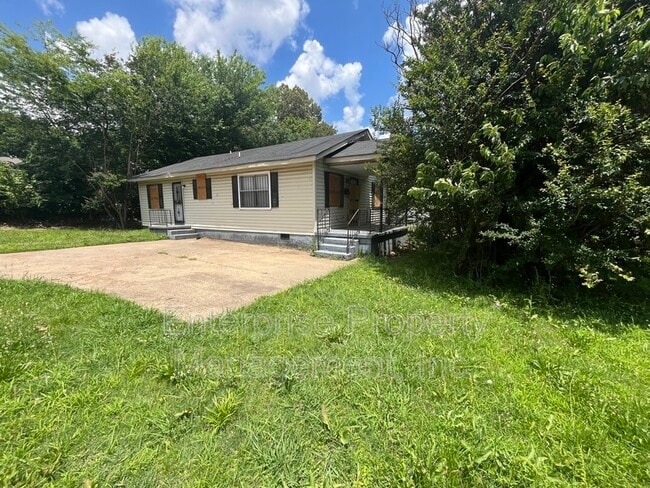 property at 401 N Manassas St