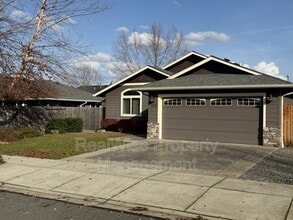 1575 SW Yucca Dr in Grants Pass, OR - Building Photo - Building Photo