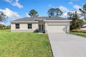 1918 Wanda Ave N in Lehigh Acres, FL - Foto de edificio - Building Photo