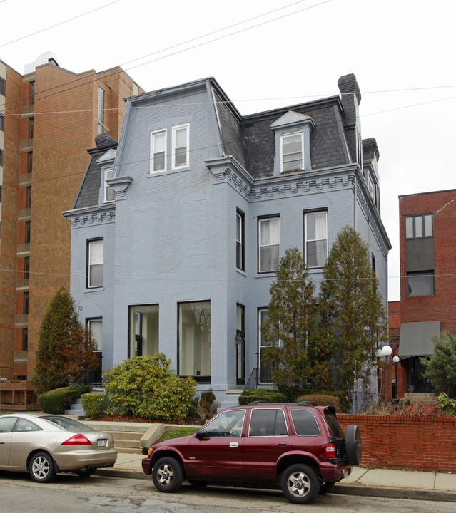 319 S Highland Ave in Pittsburgh, PA - Building Photo