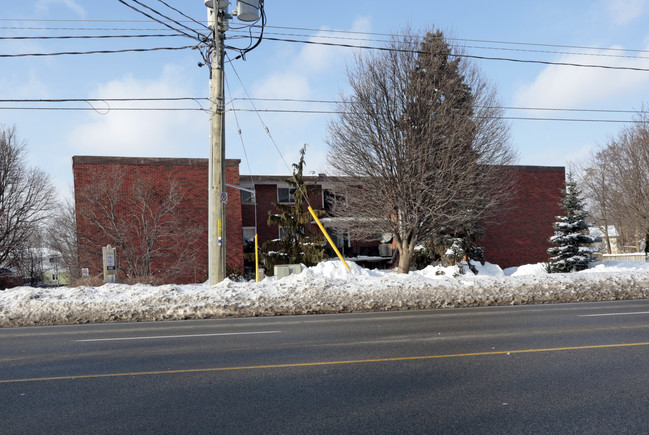 326 Erb St W in Waterloo, ON - Building Photo - Primary Photo