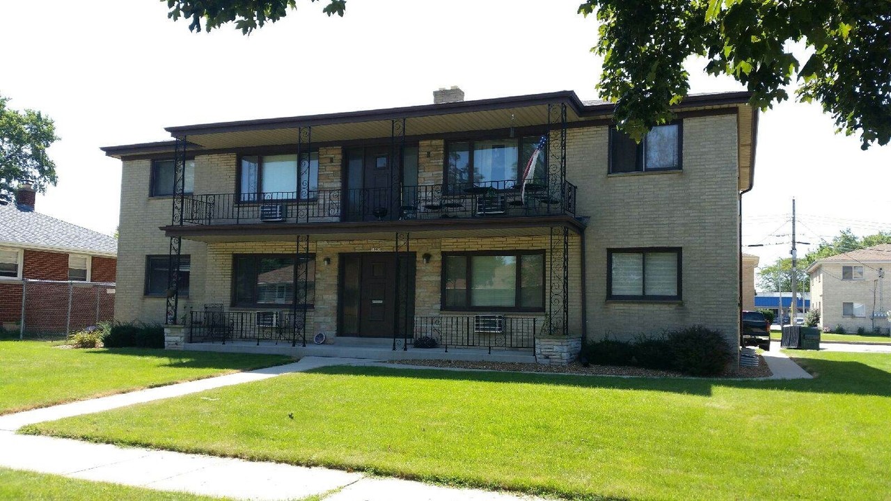 9805 W Manitoba St in West Allis, WI - Foto de edificio