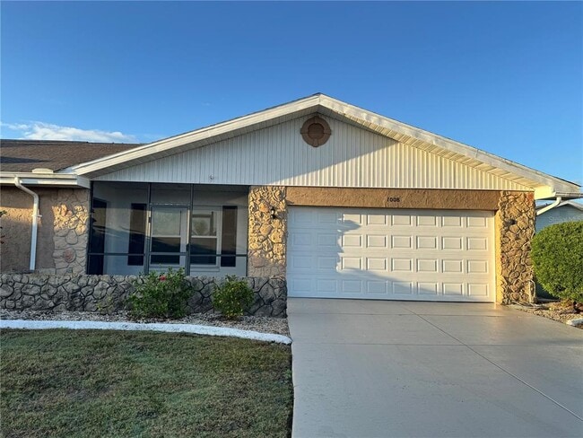 1008 Yellowbird Pl in Sun City Center, FL - Building Photo - Building Photo