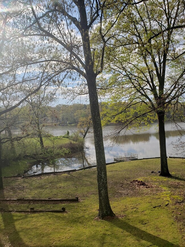 5041 E Shore Dr in Memphis, TN - Building Photo - Building Photo