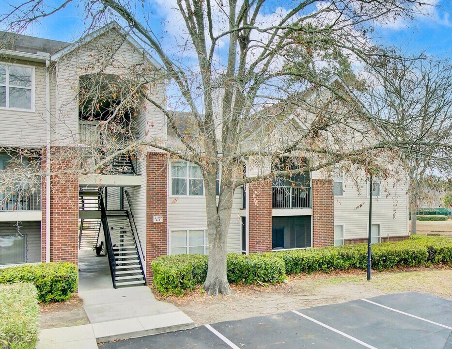 2011 N Hwy 17 in Mount Pleasant, SC - Building Photo