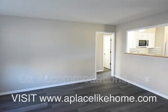 912 S Edgebrook Ln in Olathe, KS - Building Photo - Building Photo