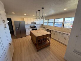 1402 E 21st St in Odessa, TX - Building Photo