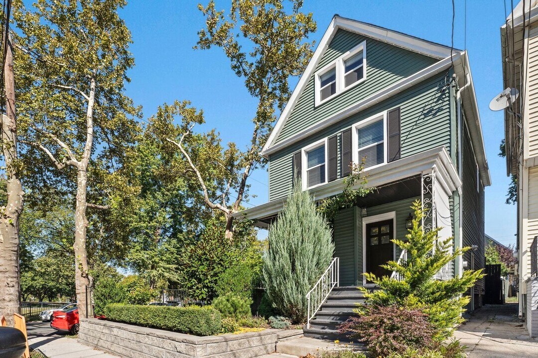 76 Condict St in Jersey City, NJ - Building Photo