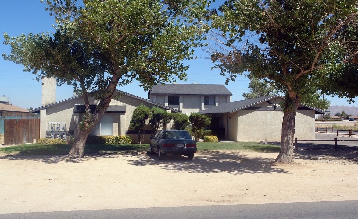 21250 Laguna Rd in Apple Valley, CA - Building Photo