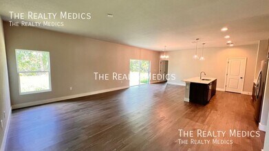 150 Hillsborough Ave NW in Palm Bay, FL - Building Photo - Building Photo