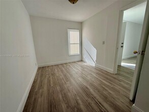 4086 N Pine Island Rd in Sunrise, FL - Building Photo - Building Photo