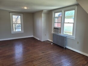 212 N Queen St in Shippensburg, PA - Building Photo - Building Photo