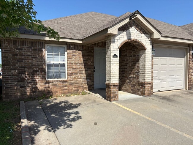 property at 3308 SW Victoria Pl
