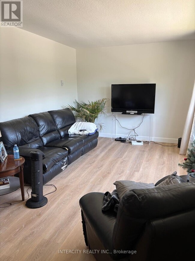 363 Andrew St in Newmarket, ON - Building Photo - Building Photo
