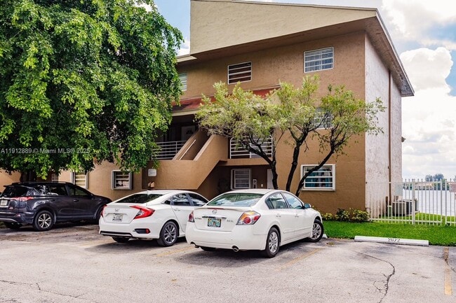 2670 W 60th St in Hialeah, FL - Building Photo - Building Photo