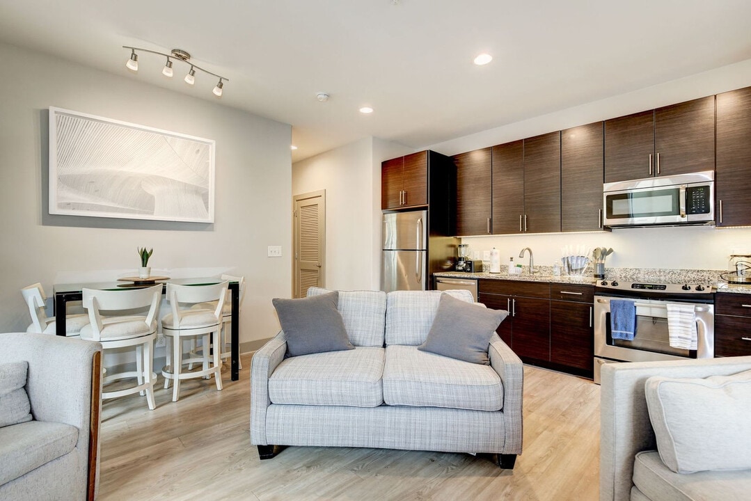 10 Light St in Baltimore, MD - Building Photo